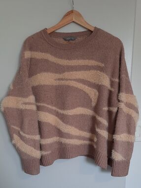Relaxed Wave-Stripe Crewneck Sweater in Dusky Pink / Peach Cream